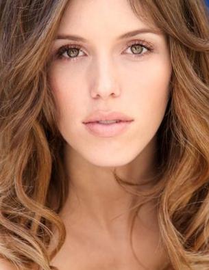 Entertainment Central has an interview with Kayla Ewell
